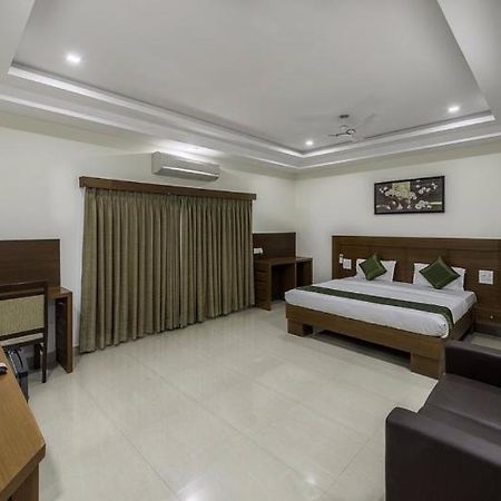 Capital O 9960 Hotel Grand Himayat Haydarabad Dış mekan fotoğraf