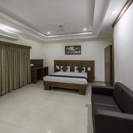 Capital O 9960 Hotel Grand Himayat Haydarabad Dış mekan fotoğraf