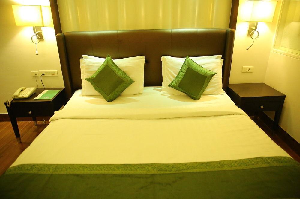 Capital O 9960 Hotel Grand Himayat Haydarabad Dış mekan fotoğraf