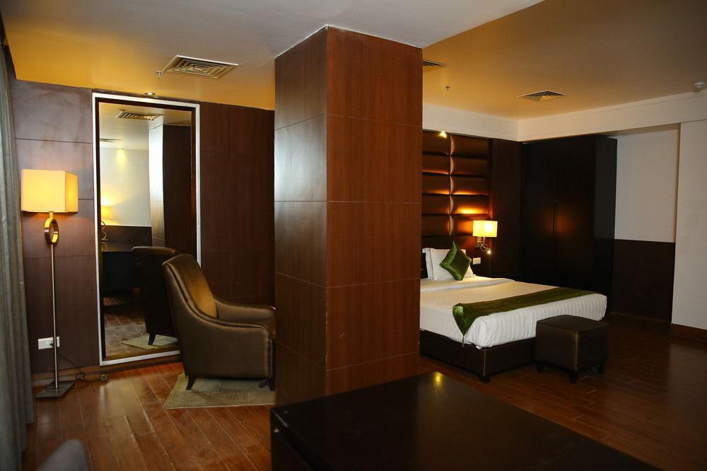 Capital O 9960 Hotel Grand Himayat Haydarabad Dış mekan fotoğraf