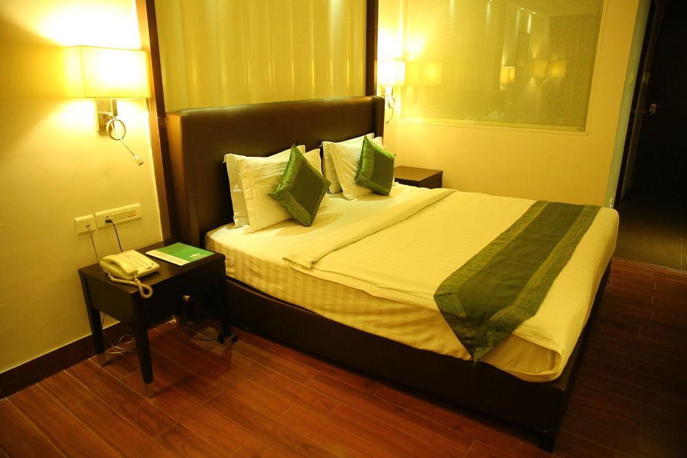 Capital O 9960 Hotel Grand Himayat Haydarabad Dış mekan fotoğraf