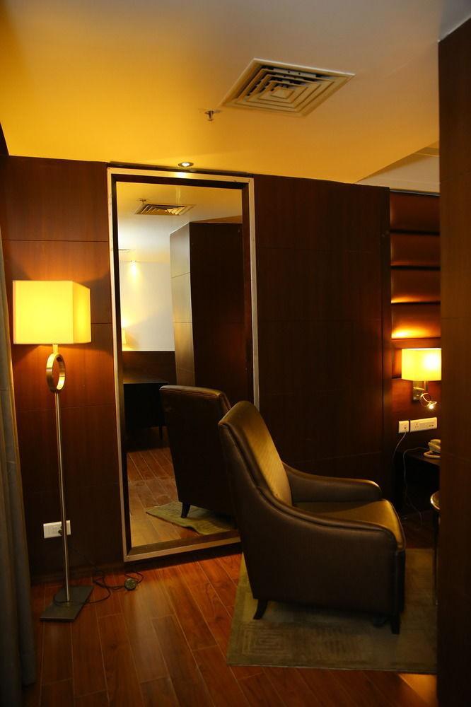 Capital O 9960 Hotel Grand Himayat Haydarabad Dış mekan fotoğraf