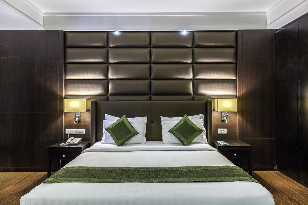 Capital O 9960 Hotel Grand Himayat Haydarabad Dış mekan fotoğraf
