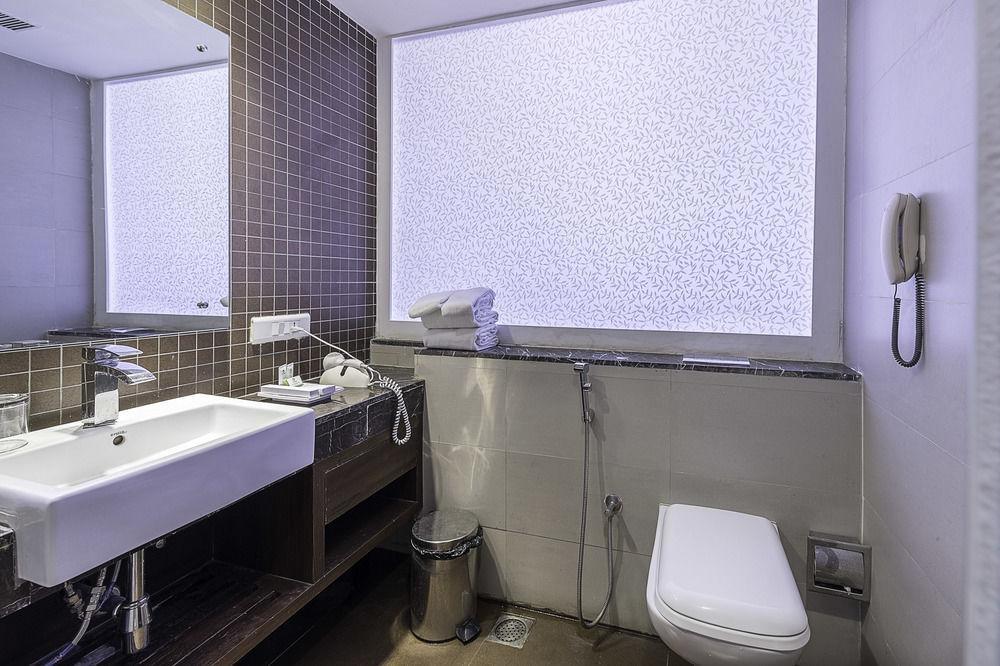 Capital O 9960 Hotel Grand Himayat Haydarabad Dış mekan fotoğraf