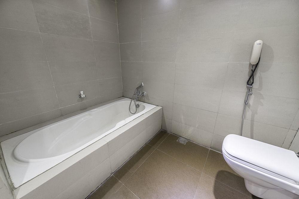 Capital O 9960 Hotel Grand Himayat Haydarabad Dış mekan fotoğraf