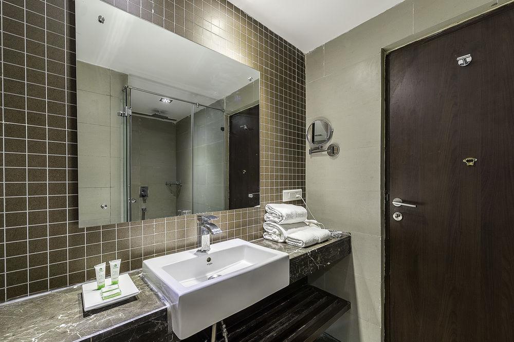 Capital O 9960 Hotel Grand Himayat Haydarabad Dış mekan fotoğraf