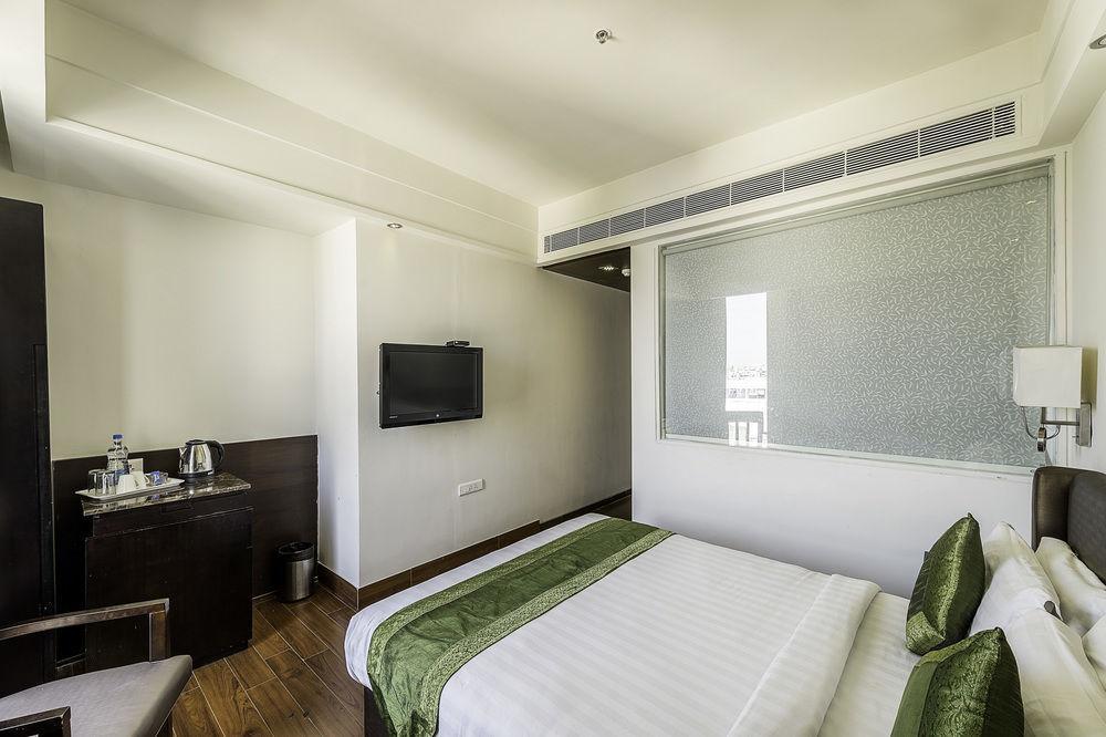 Capital O 9960 Hotel Grand Himayat Haydarabad Dış mekan fotoğraf
