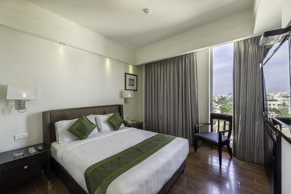 Capital O 9960 Hotel Grand Himayat Haydarabad Dış mekan fotoğraf