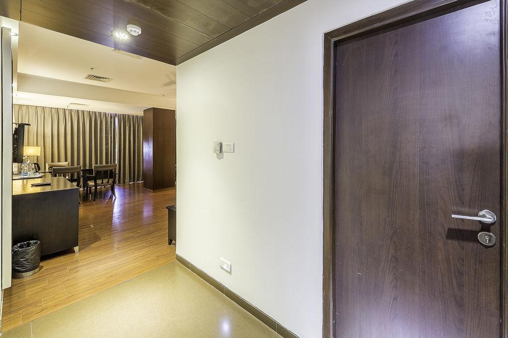 Capital O 9960 Hotel Grand Himayat Haydarabad Dış mekan fotoğraf