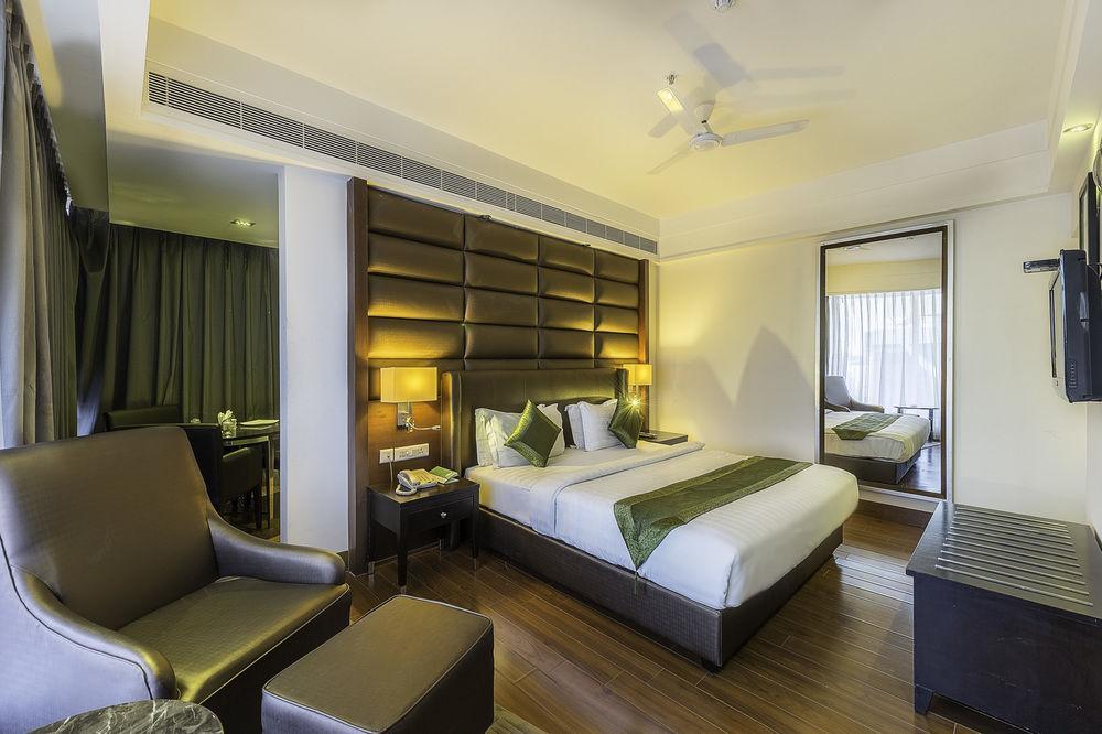 Capital O 9960 Hotel Grand Himayat Haydarabad Dış mekan fotoğraf