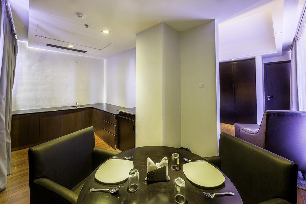 Capital O 9960 Hotel Grand Himayat Haydarabad Dış mekan fotoğraf
