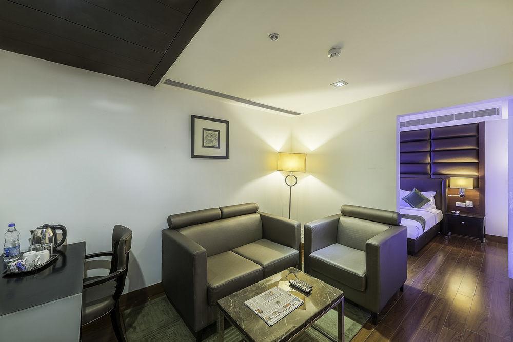 Capital O 9960 Hotel Grand Himayat Haydarabad Dış mekan fotoğraf