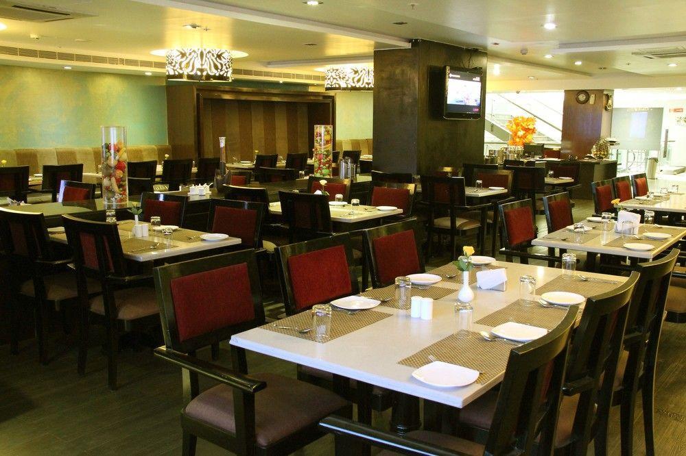 Capital O 9960 Hotel Grand Himayat Haydarabad Dış mekan fotoğraf