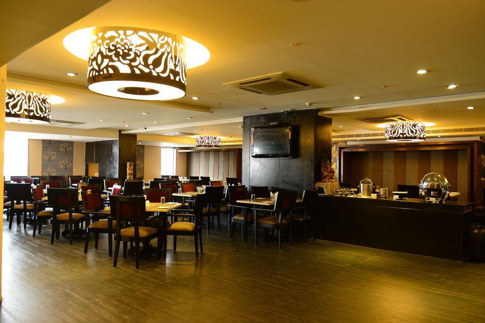 Capital O 9960 Hotel Grand Himayat Haydarabad Dış mekan fotoğraf