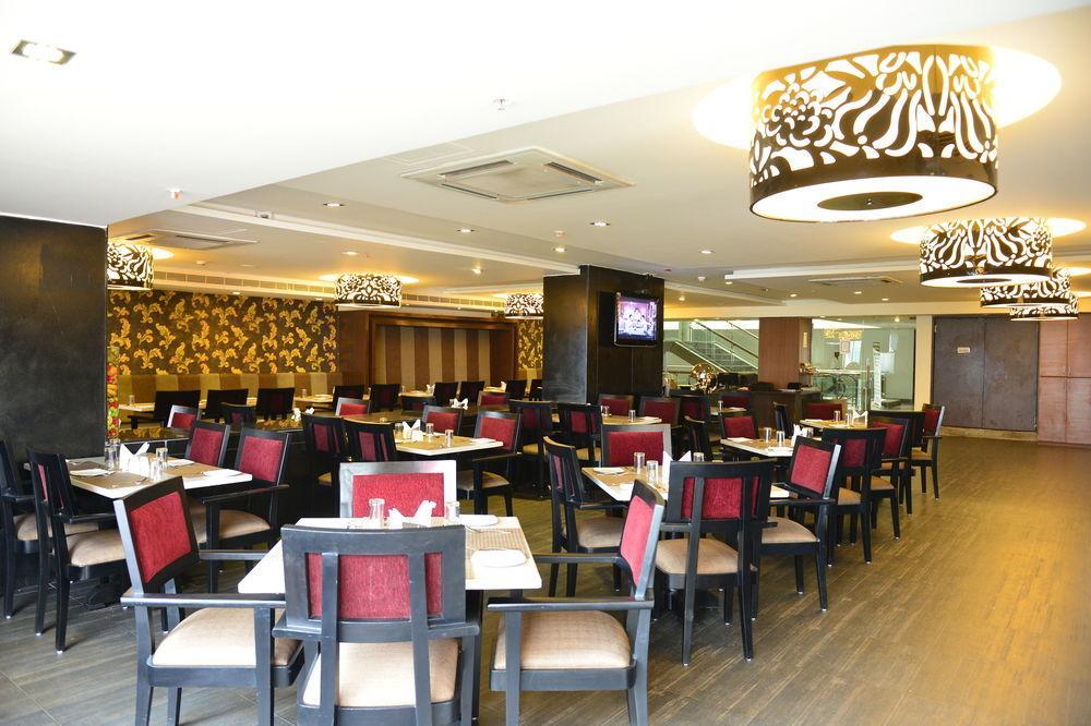 Capital O 9960 Hotel Grand Himayat Haydarabad Dış mekan fotoğraf