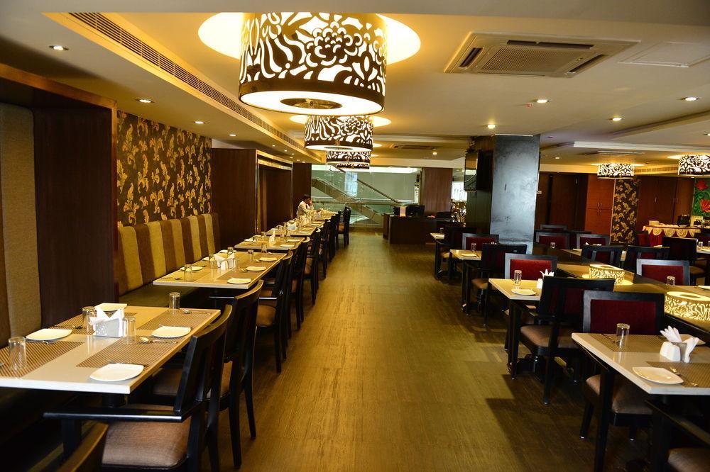 Capital O 9960 Hotel Grand Himayat Haydarabad Dış mekan fotoğraf