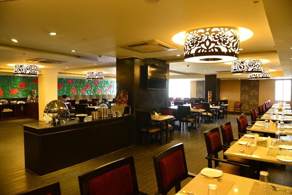 Capital O 9960 Hotel Grand Himayat Haydarabad Dış mekan fotoğraf
