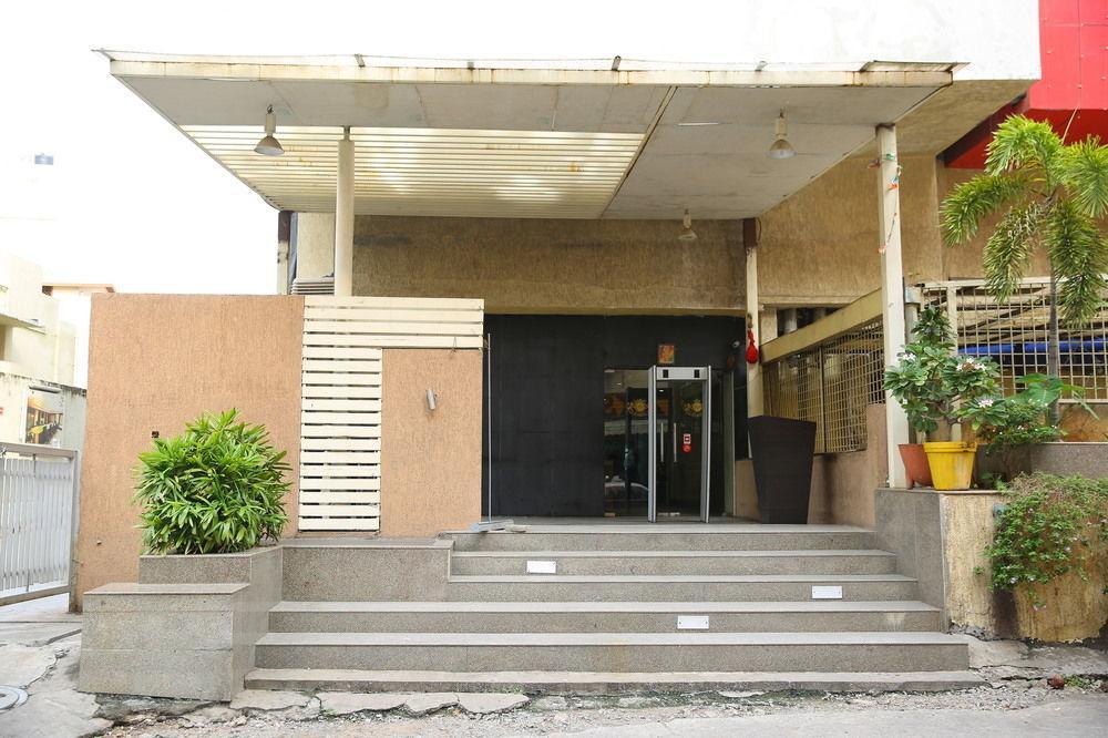 Capital O 9960 Hotel Grand Himayat Haydarabad Dış mekan fotoğraf
