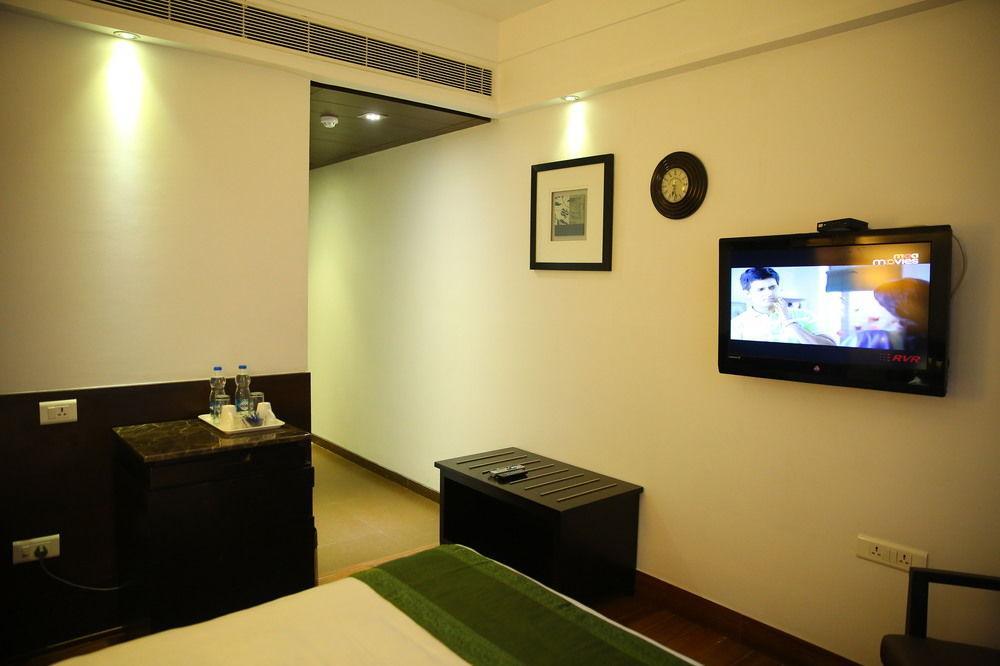 Capital O 9960 Hotel Grand Himayat Haydarabad Dış mekan fotoğraf
