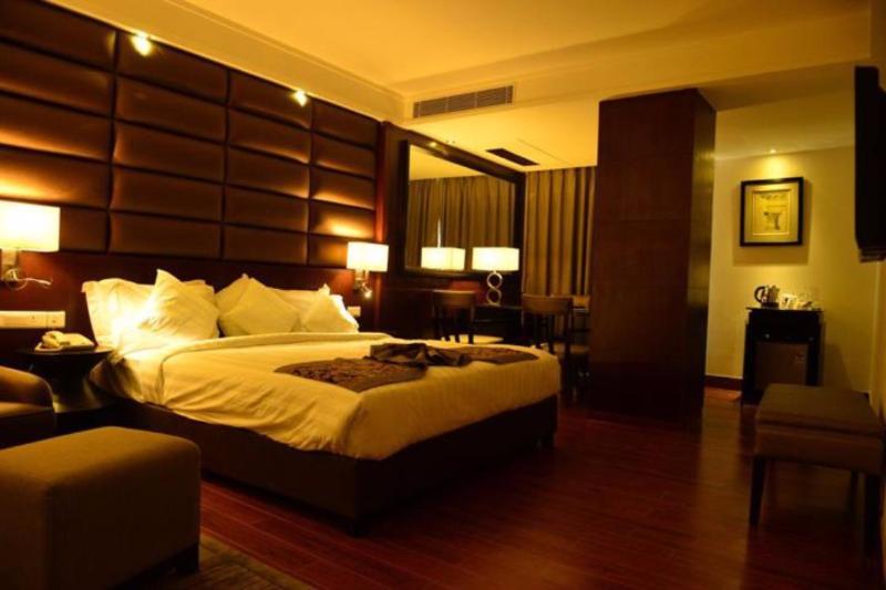 Capital O 9960 Hotel Grand Himayat Haydarabad Dış mekan fotoğraf