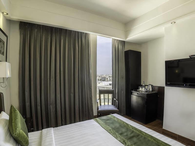 Capital O 9960 Hotel Grand Himayat Haydarabad Dış mekan fotoğraf